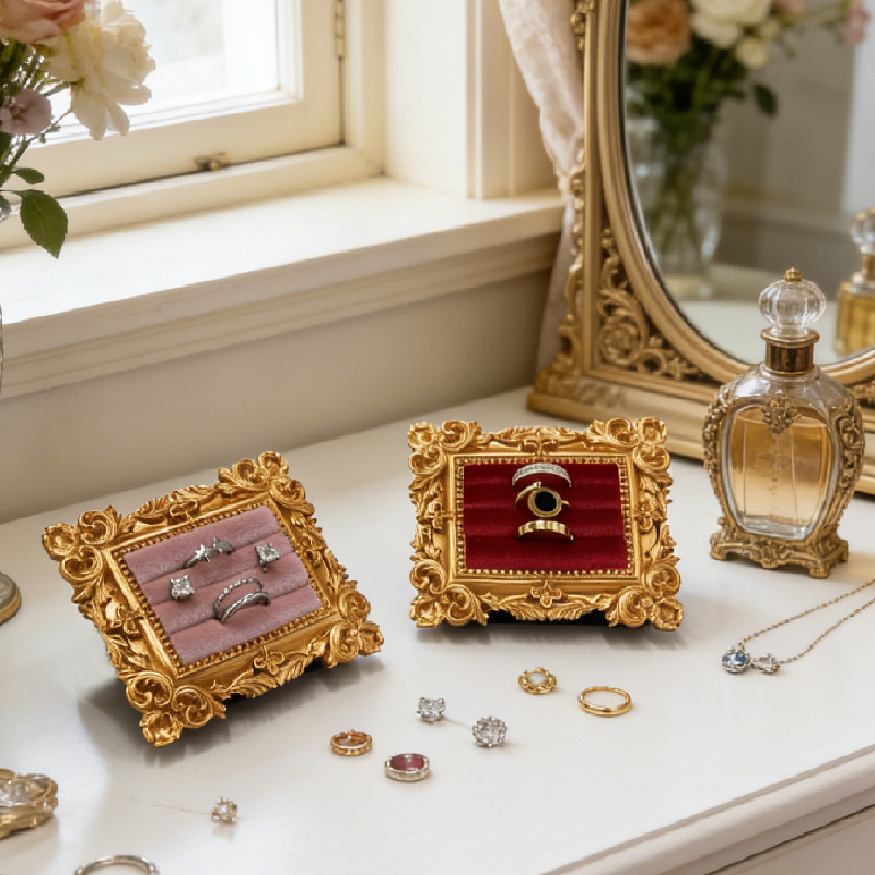 Body Jewelry Display - Винтажная подставка для колец в виде
