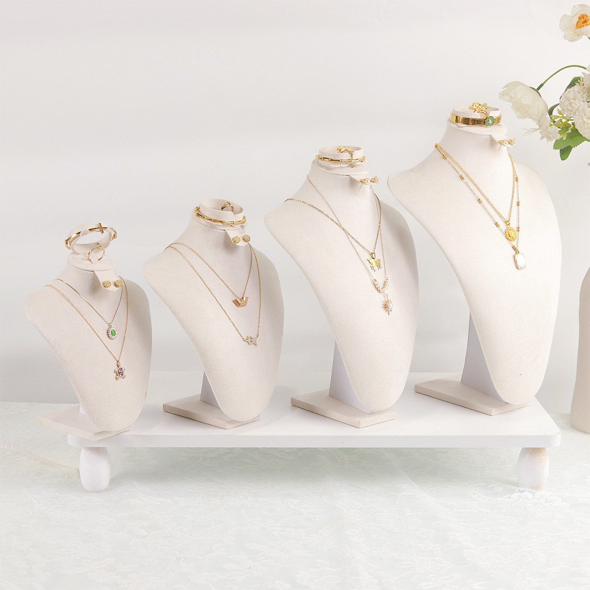 Бархатные бюсты для демонстрац – обзор и цена Body Jewelry Display Ideas